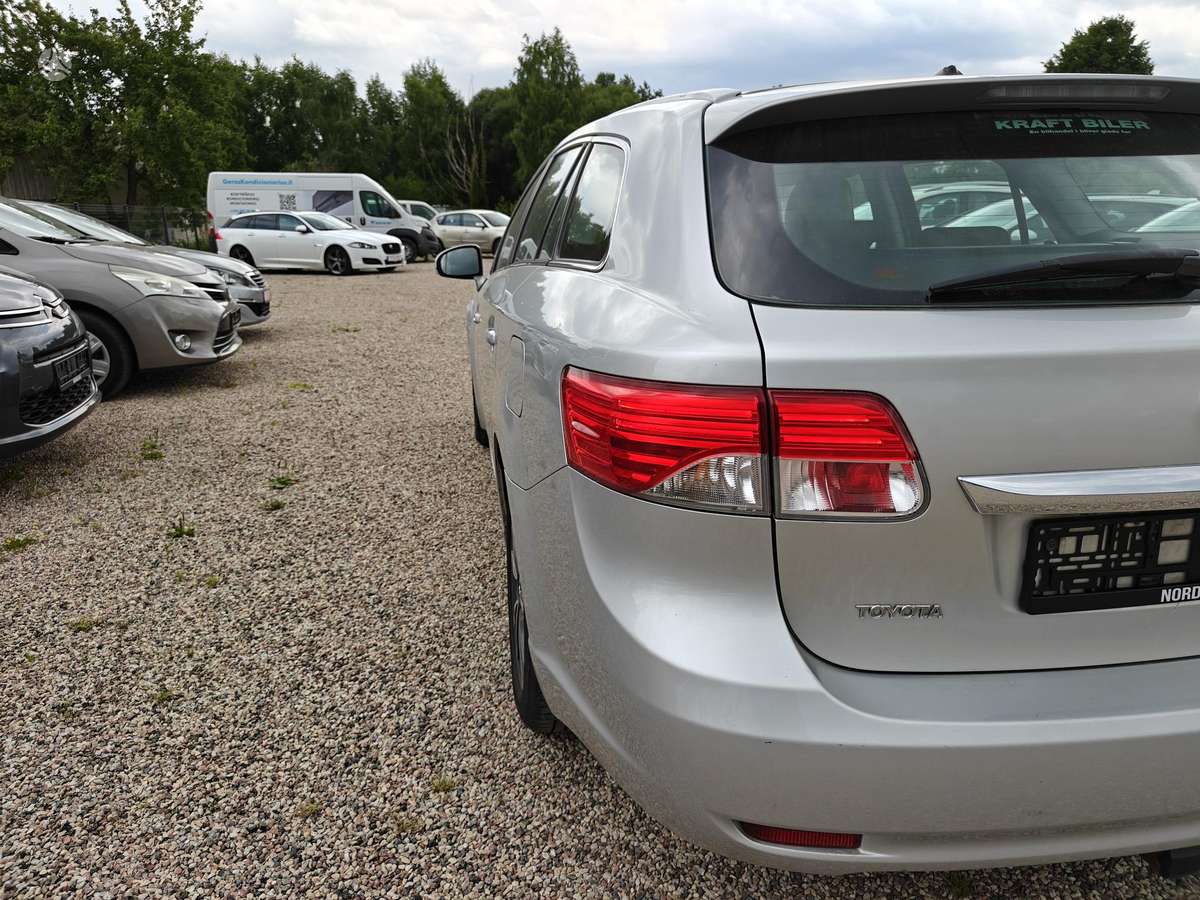 Toyota Avensis, 2.0 l., Универсал
