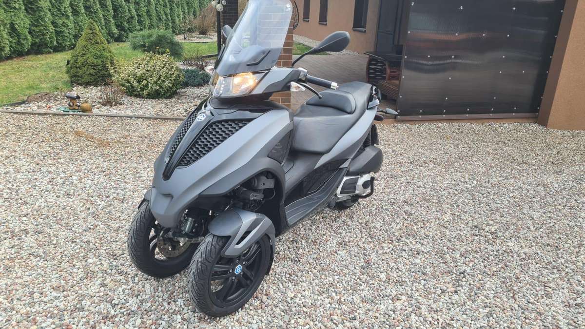 Piaggio MP3 300cc, trikes