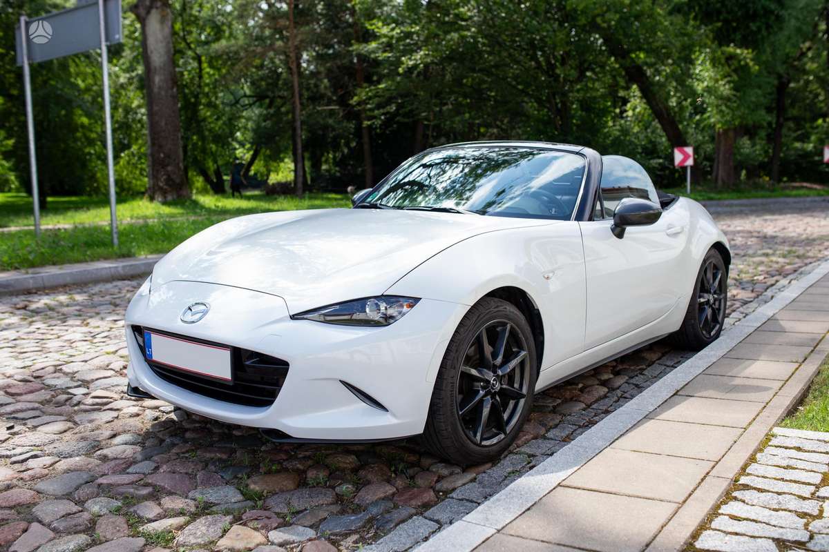 Mazda MX-5, 2.0 l., convertible