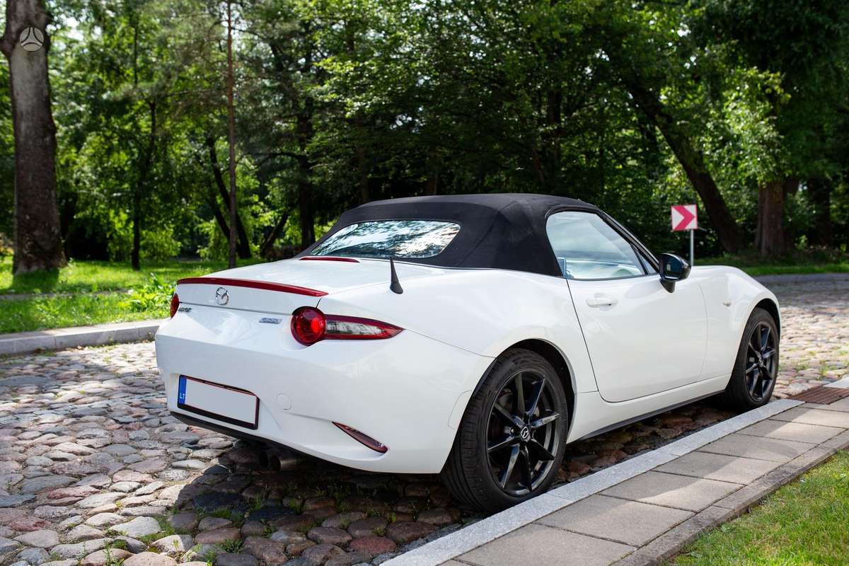 Mazda MX-5, 2.0 l., convertible