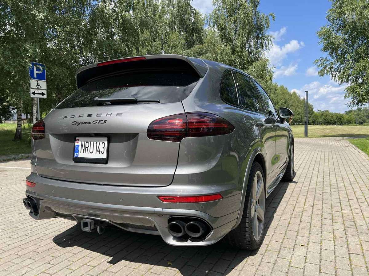 Porsche Cayenne - 8