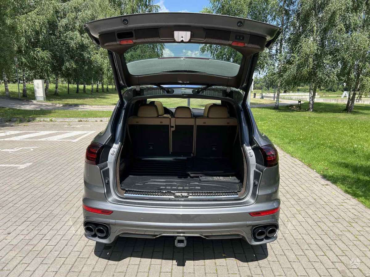 Porsche Cayenne - 9