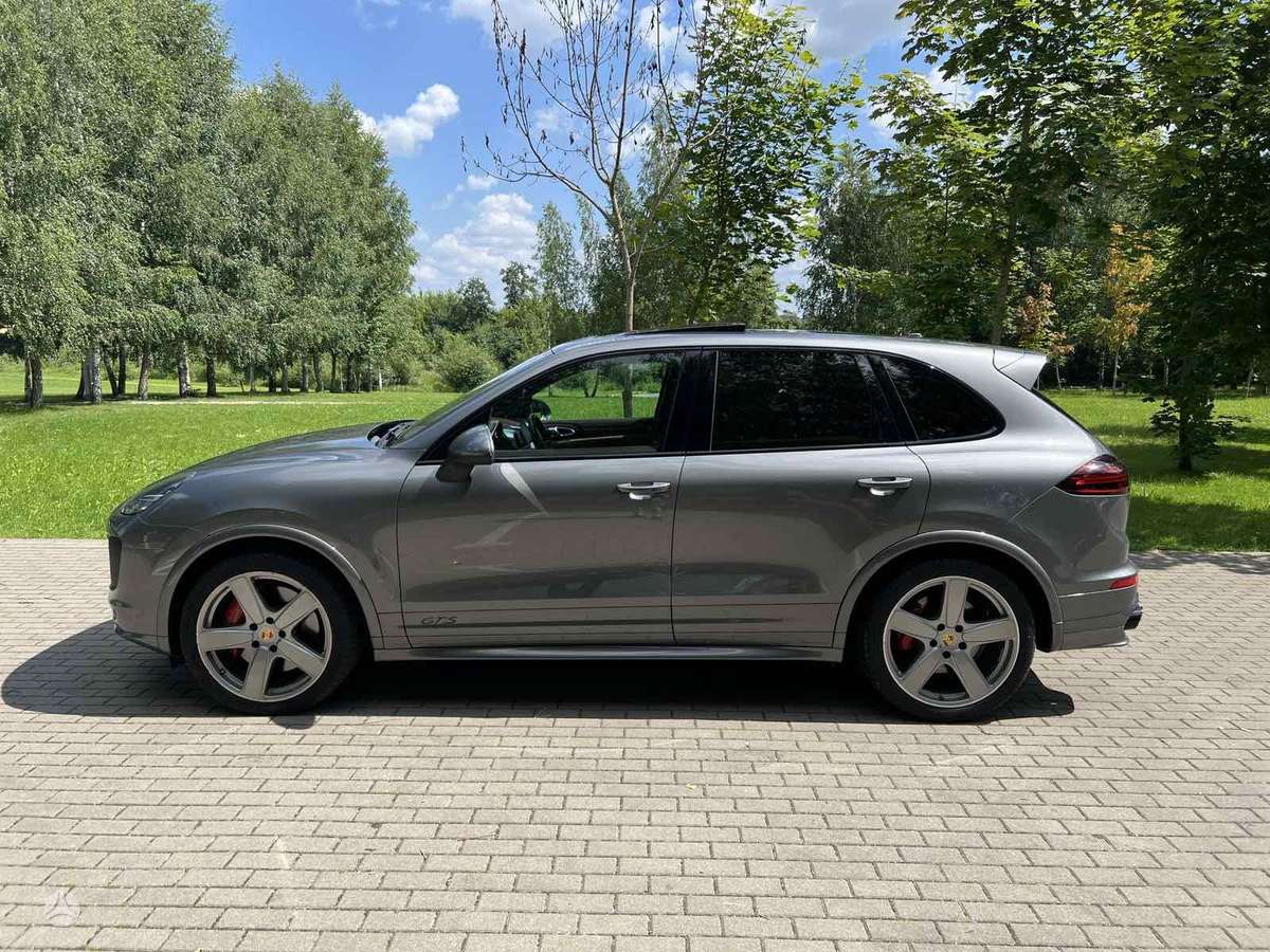 Porsche Cayenne - 4