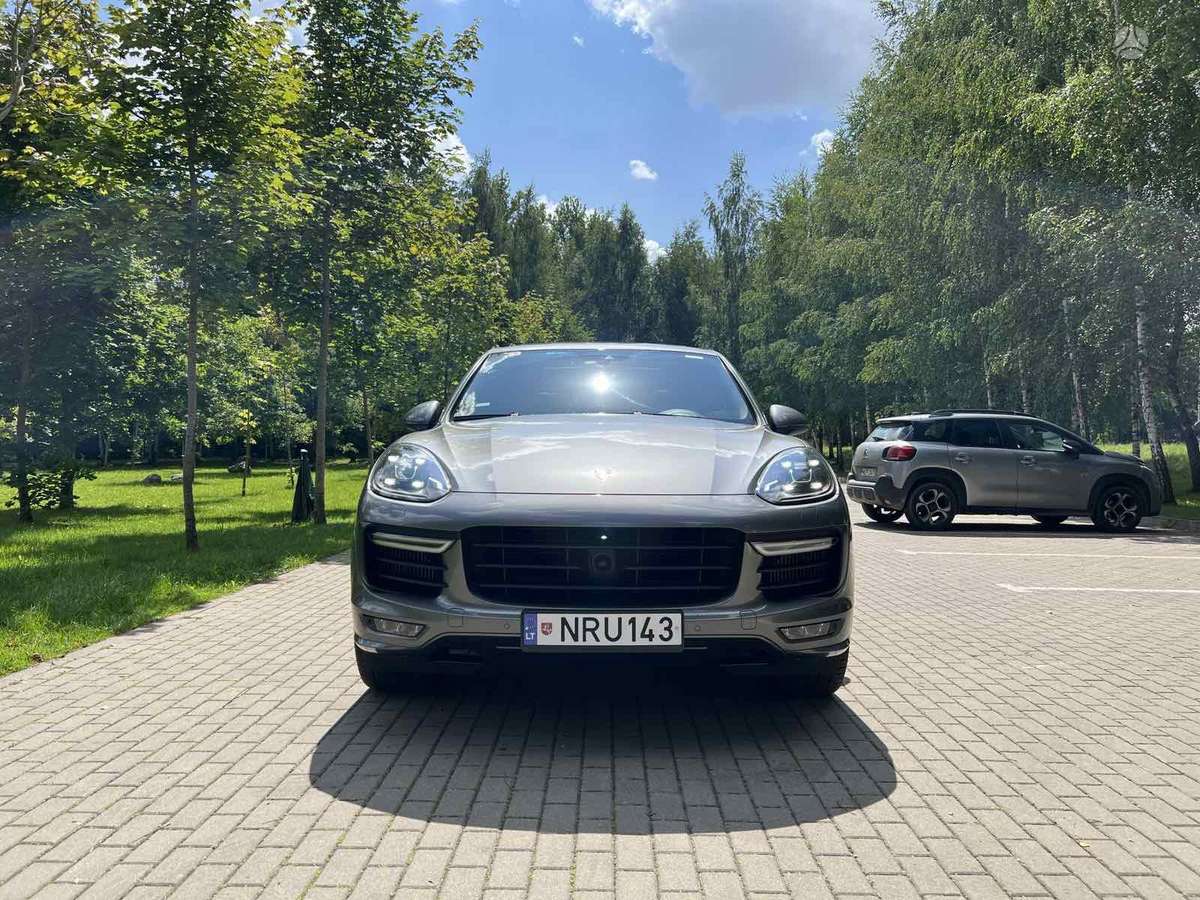 Porsche Cayenne - 2