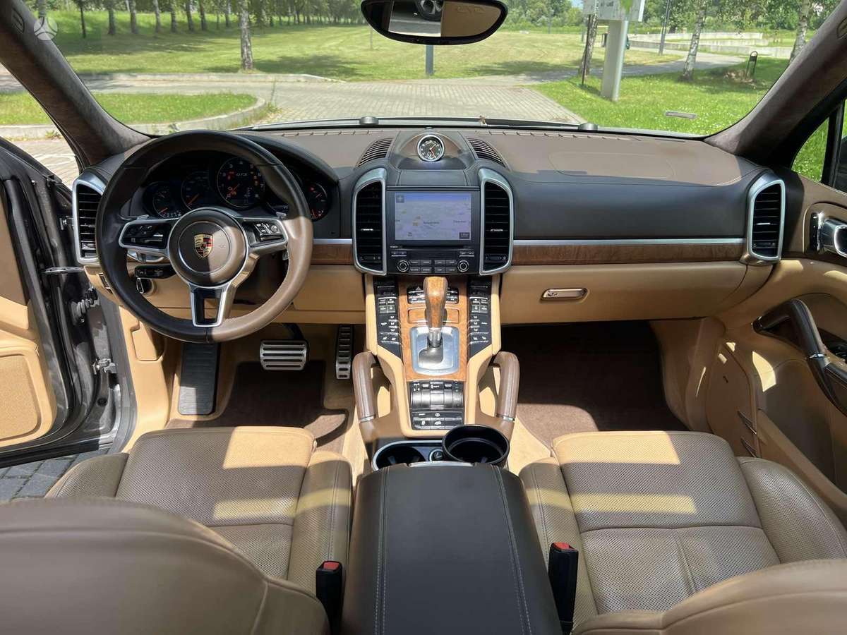 Porsche Cayenne - 12