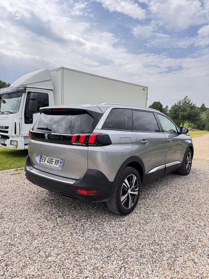 Peugeot 5008 - 8