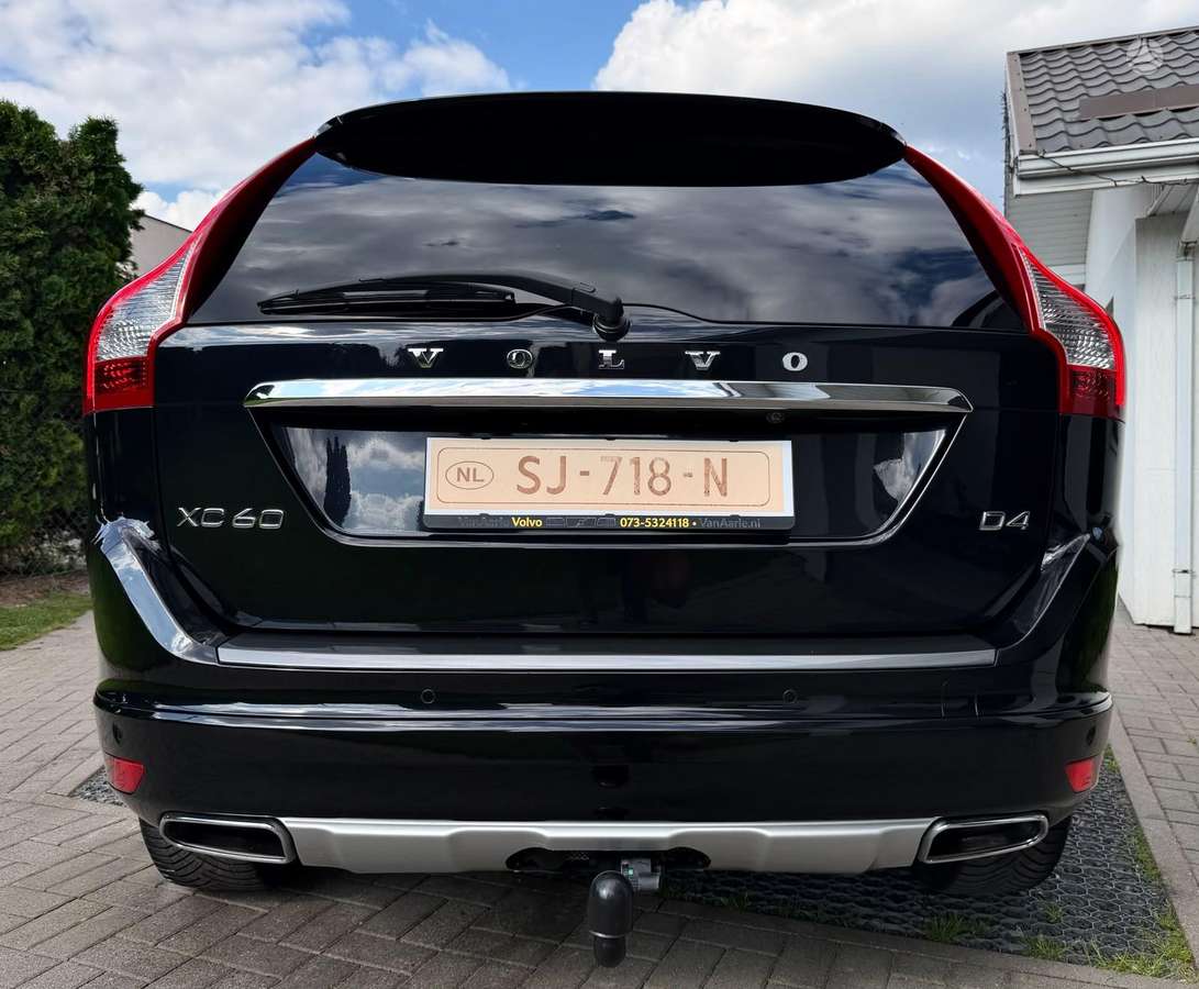 Volvo XC60, 2.0 l., off-road / crossover