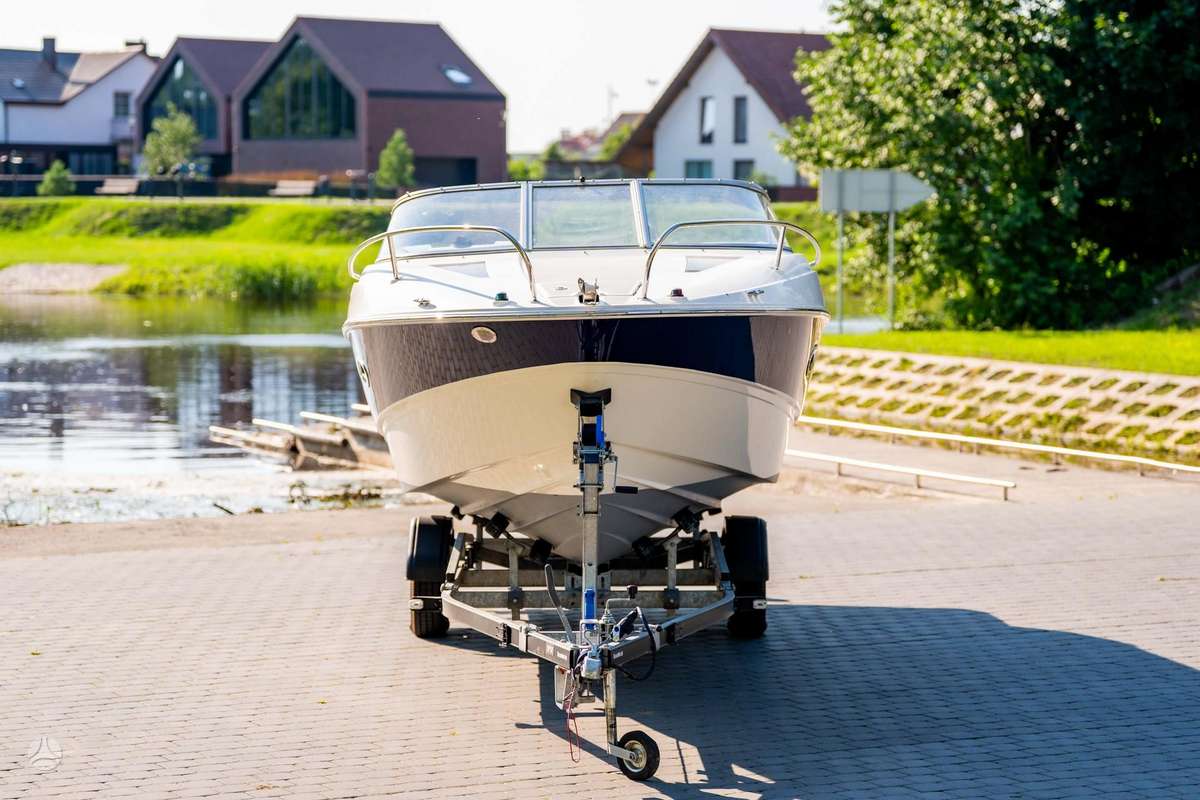 Bayliner 642 cuddy, yachts / cruisers