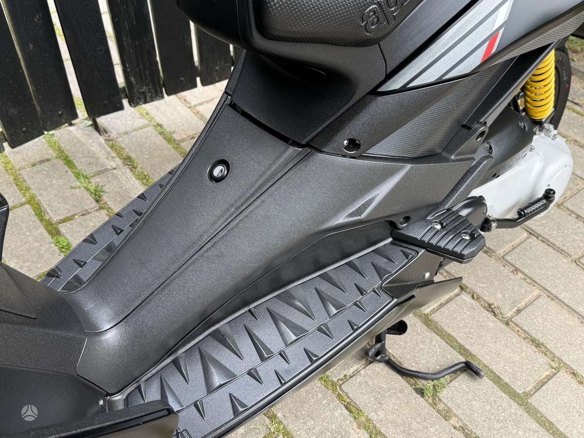 Aprilia SR 49cc, scooters / mopeds