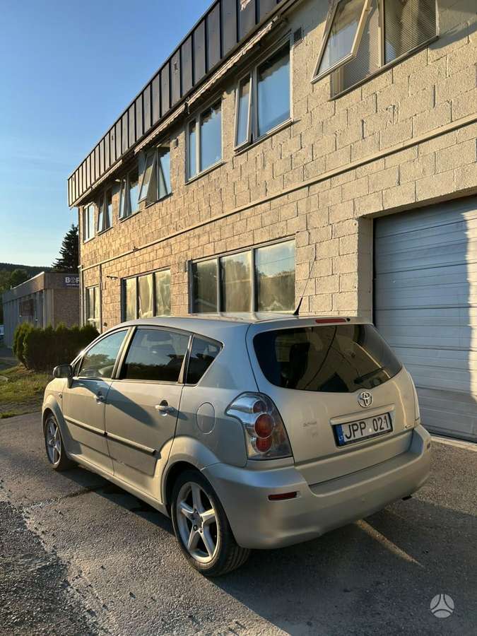 Toyota Corolla Verso - 3