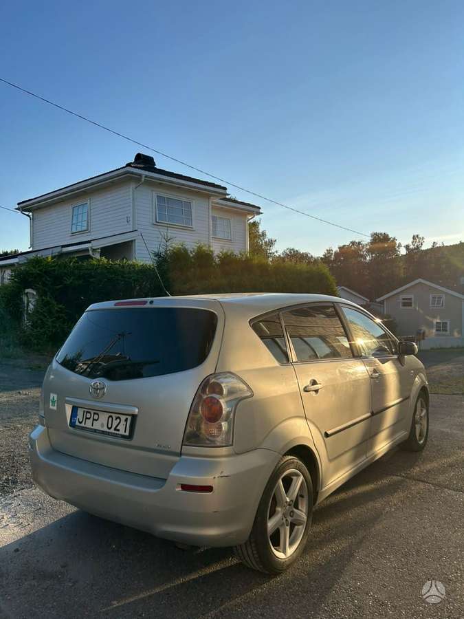 Toyota Corolla Verso - 4