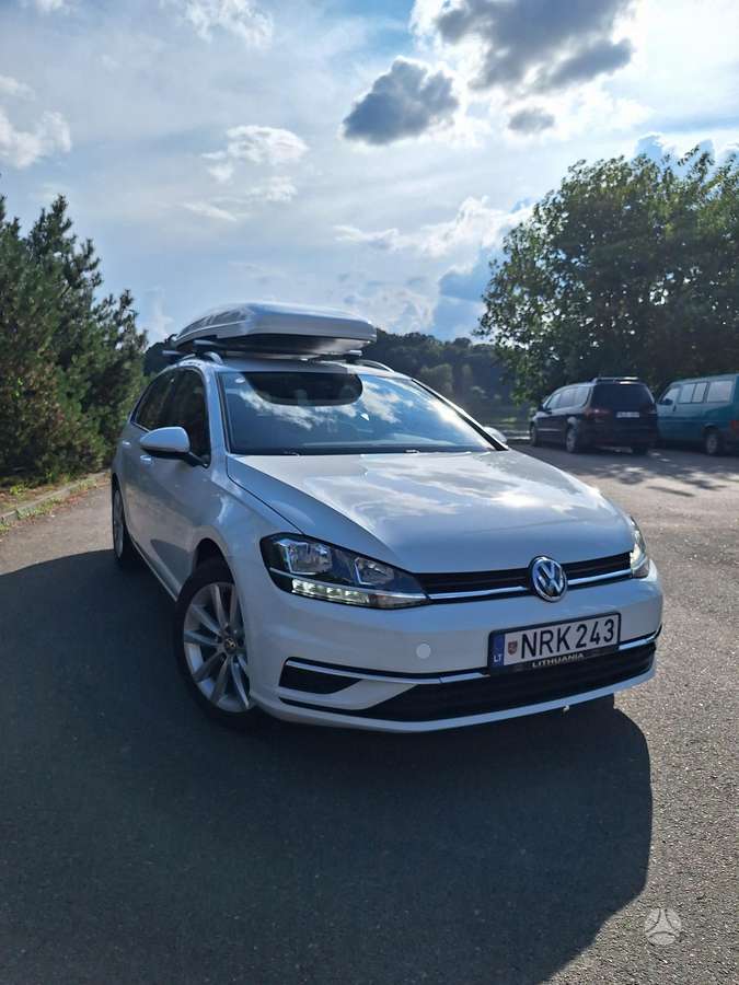Volkswagen Golf - 1