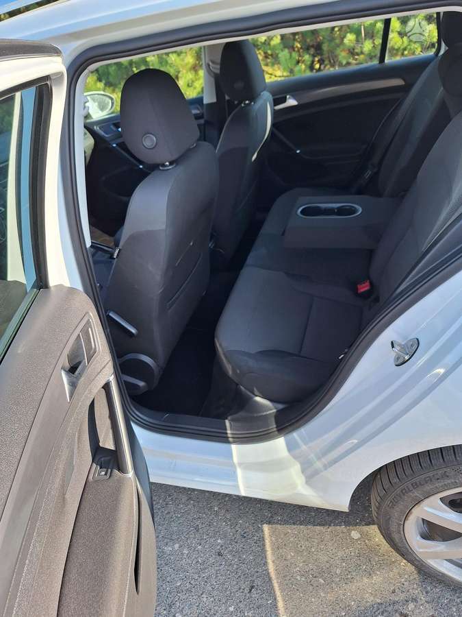 Volkswagen Golf - 10