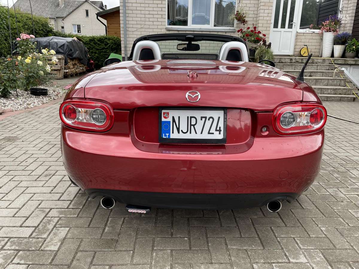Mazda MX-5, 2.0 l., convertible