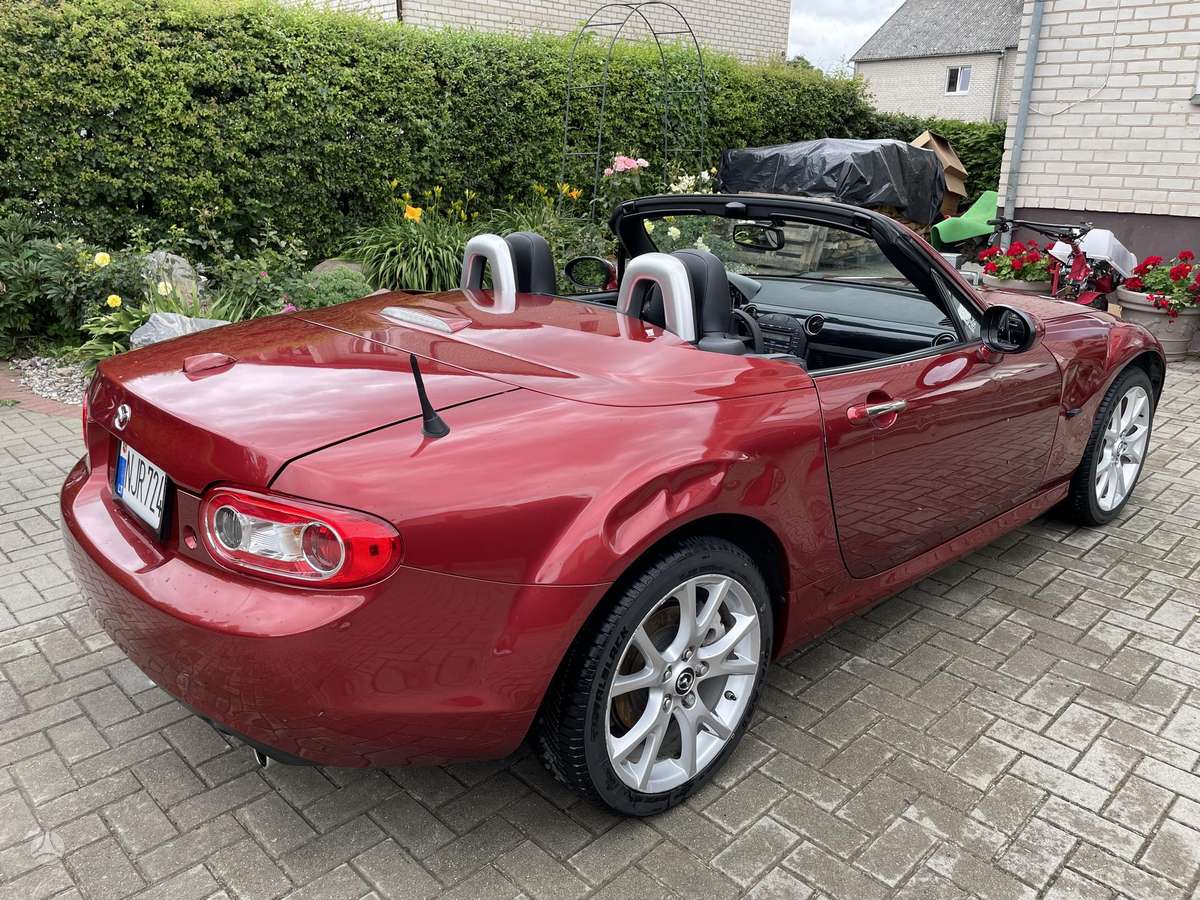 Mazda MX-5, 2.0 l., convertible