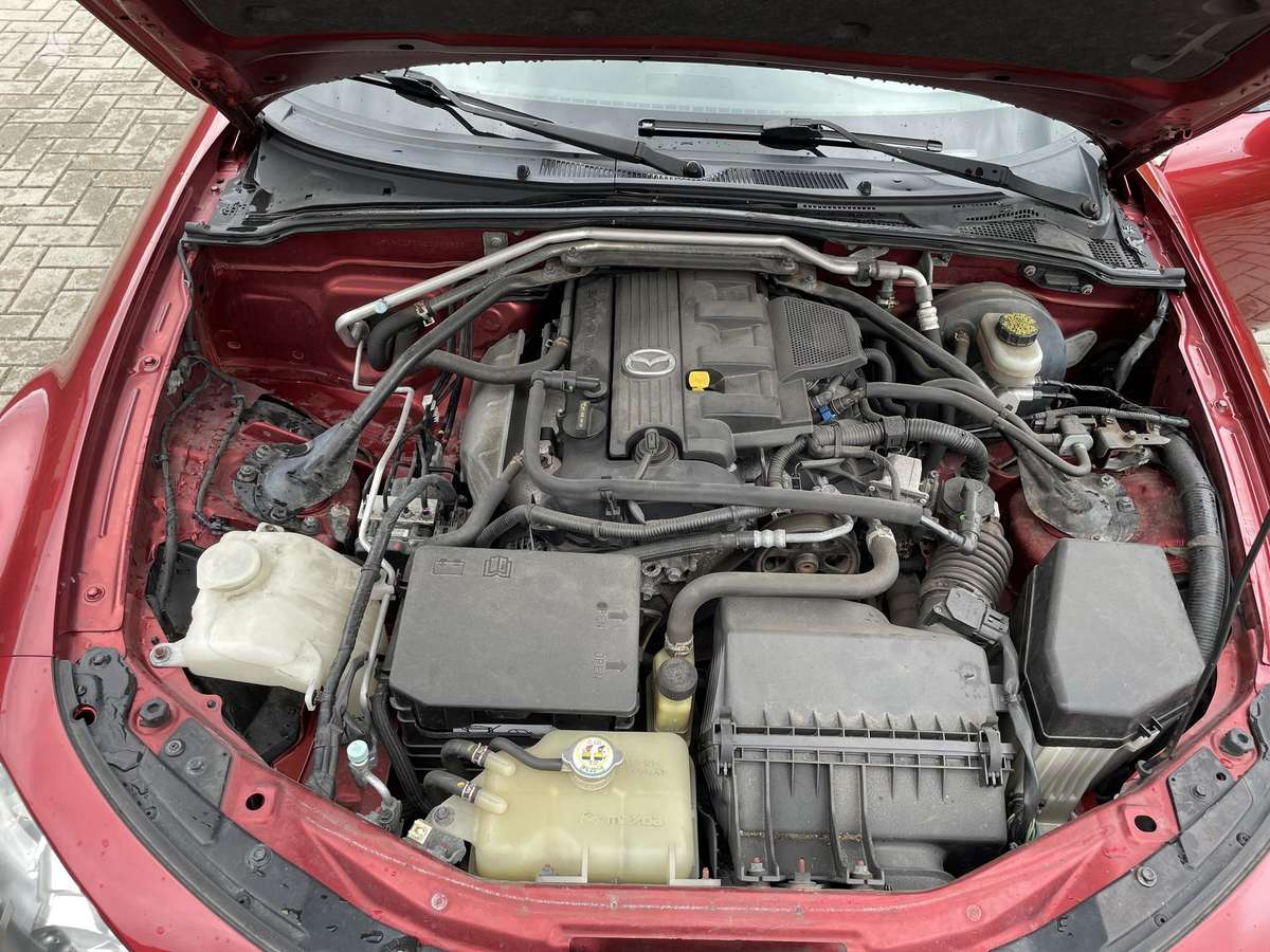 Mazda MX-5, 2.0 l., convertible