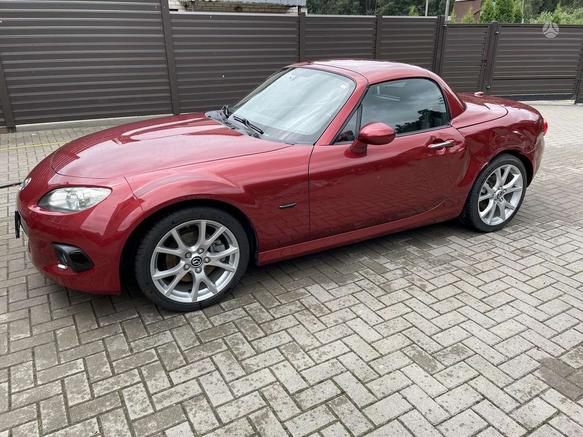 Mazda MX-5, 2.0 l., convertible