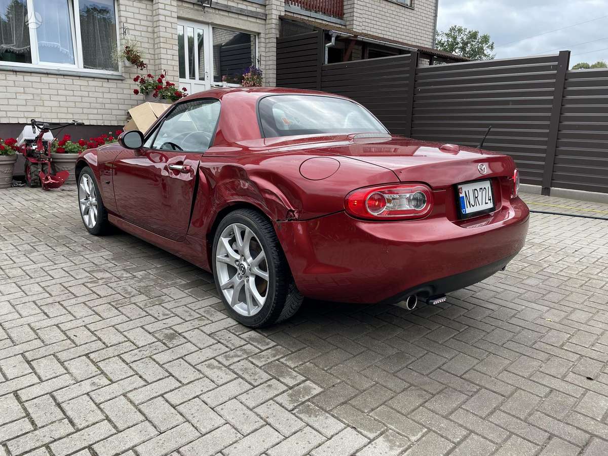 Mazda MX-5, 2.0 l., convertible