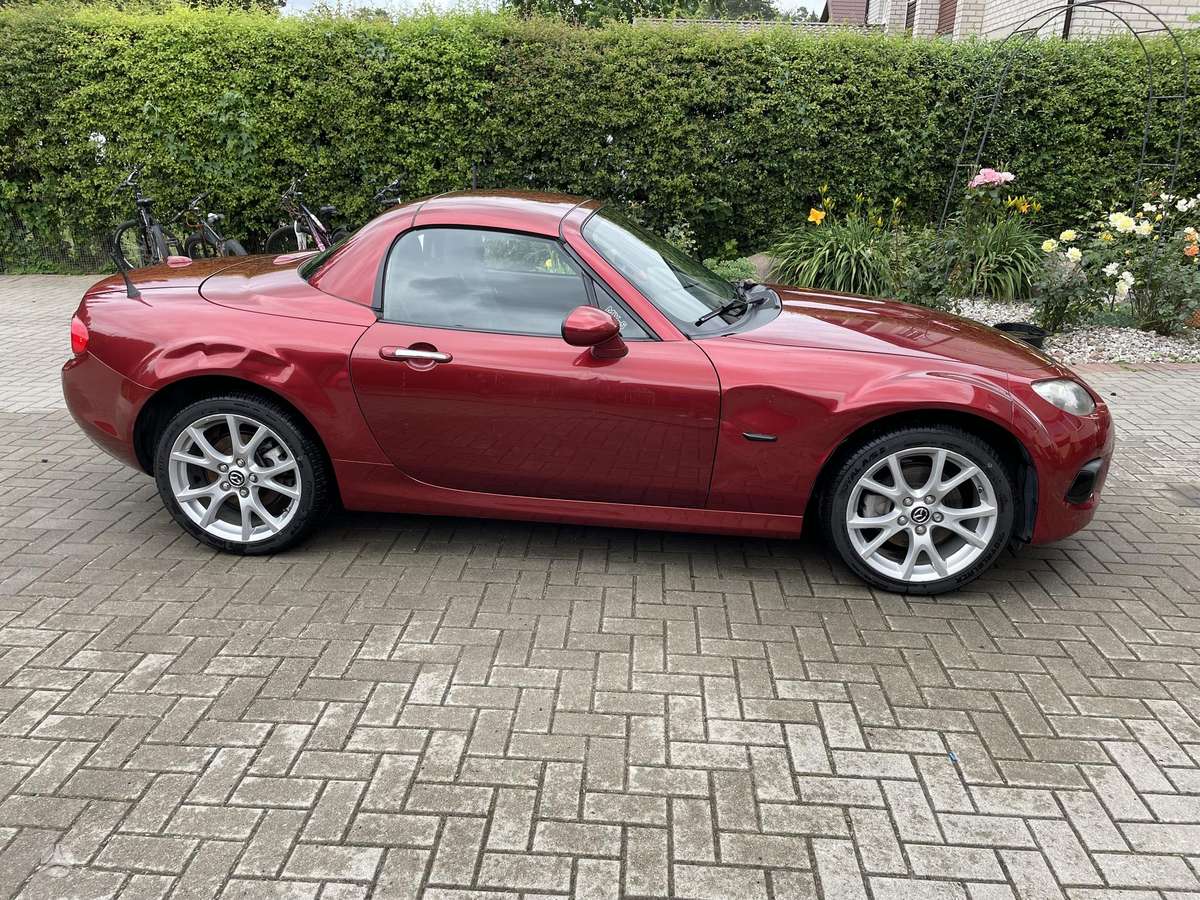 Mazda MX-5, 2.0 l., convertible