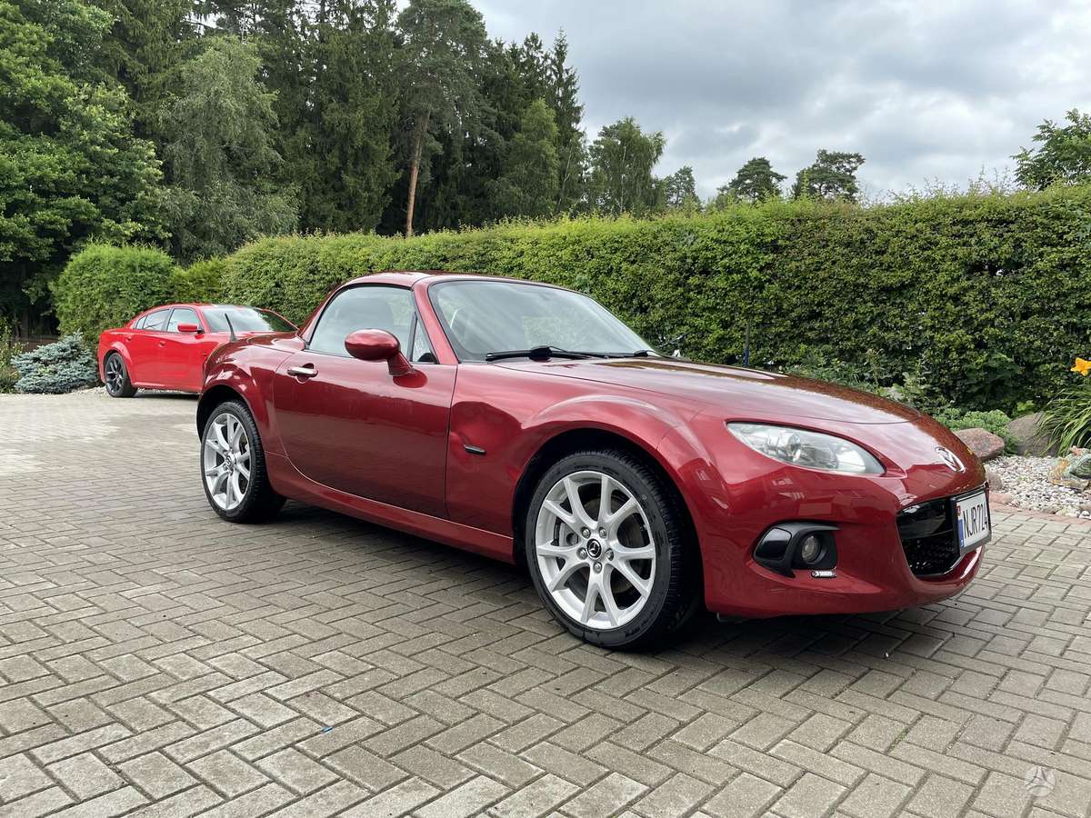 Mazda MX-5, 2.0 l., convertible