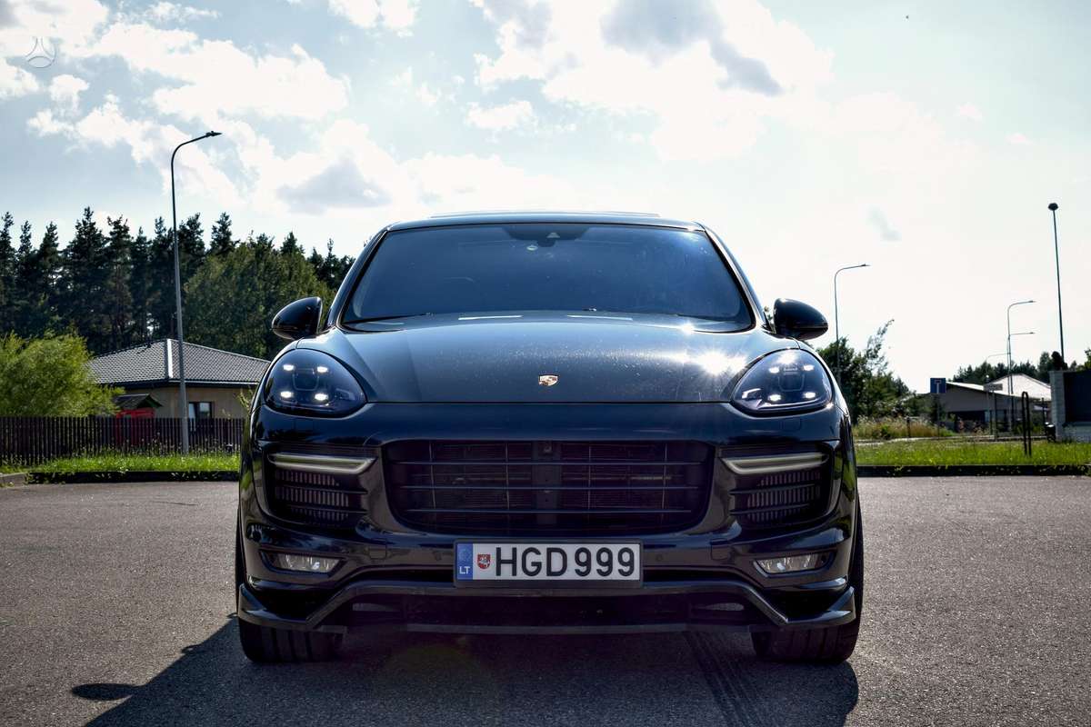 Porsche Cayenne - 2