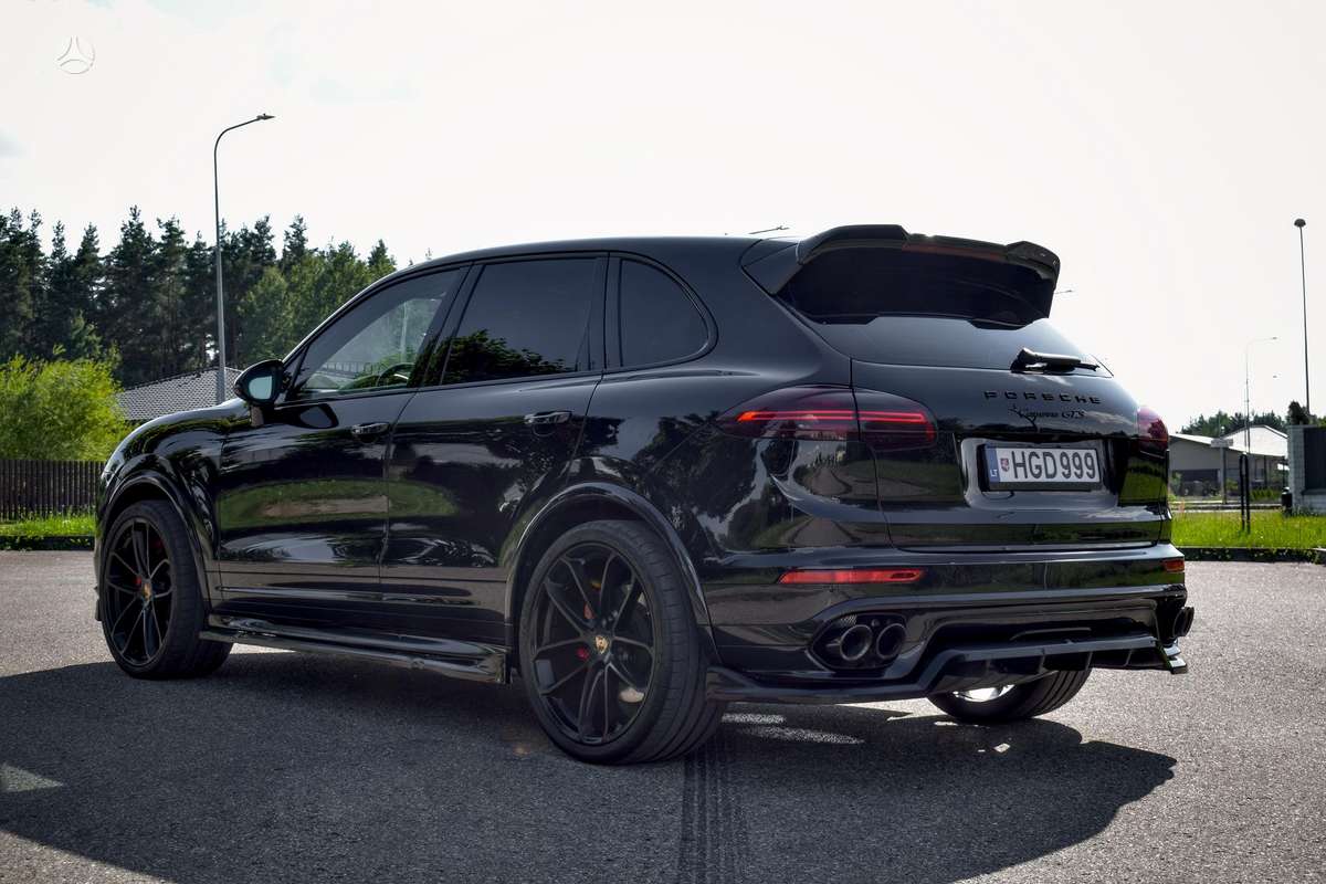 Porsche Cayenne - 4