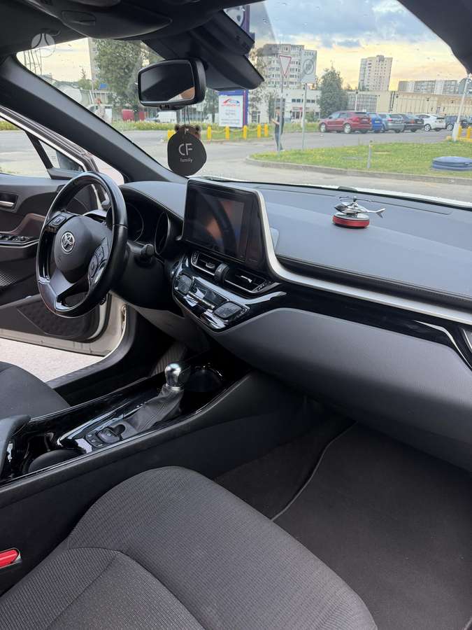 Toyota C-HR - 10