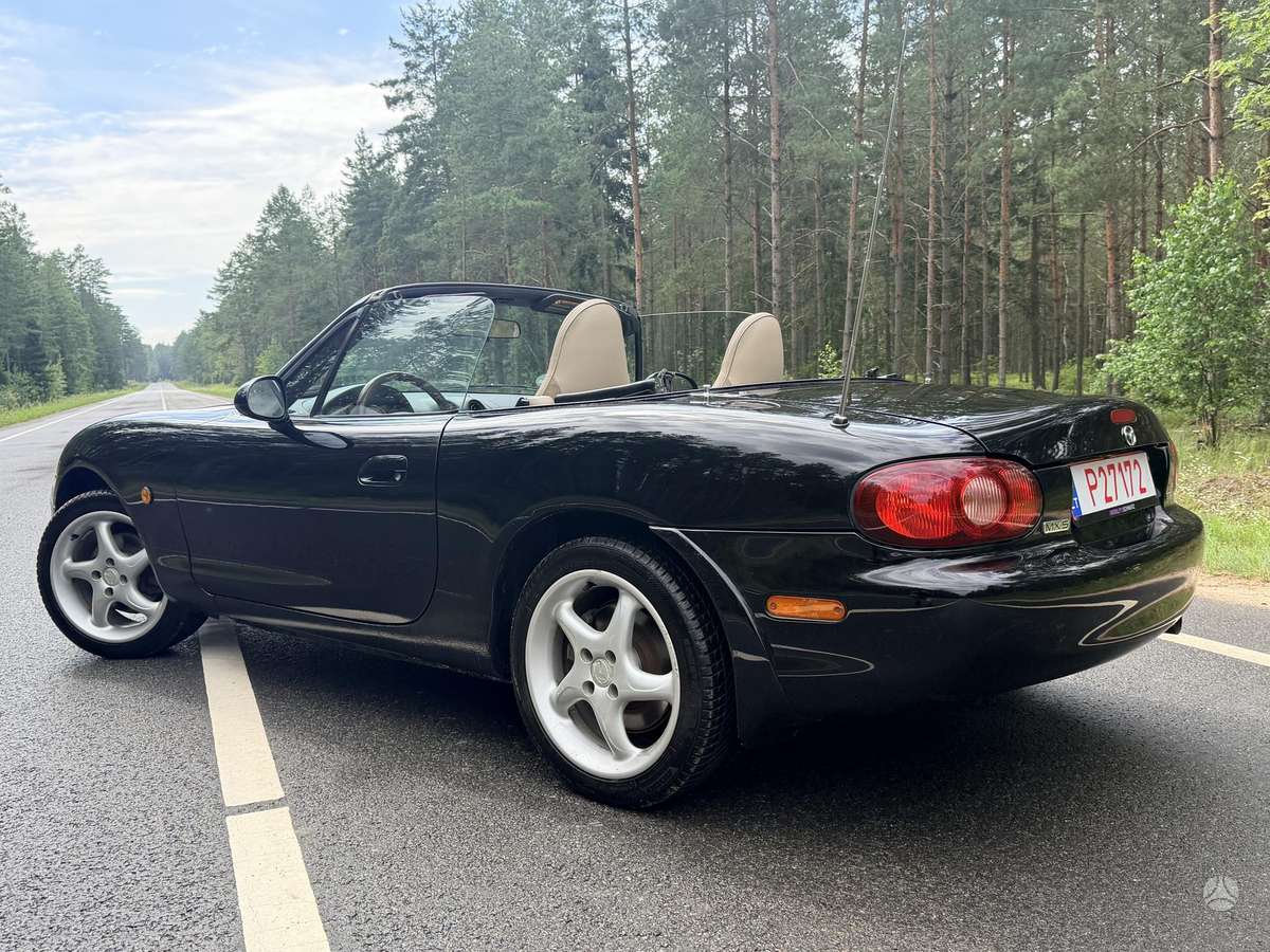 Mazda MX-5, 1.6 l., convertible