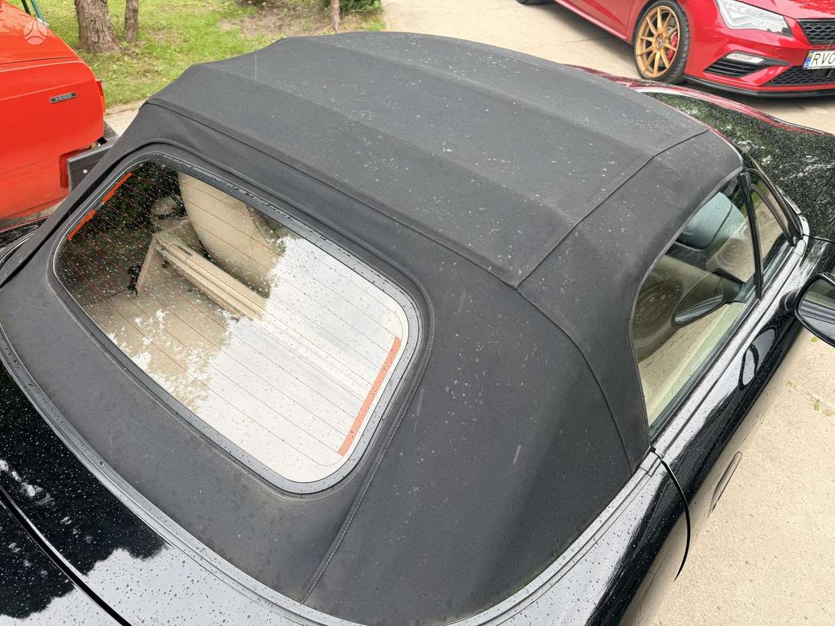 Mazda MX-5, 1.6 l., convertible