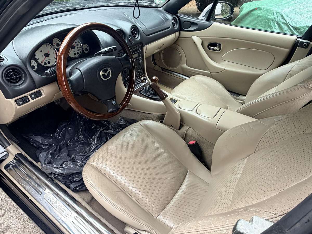 Mazda MX-5, 1.6 l., convertible