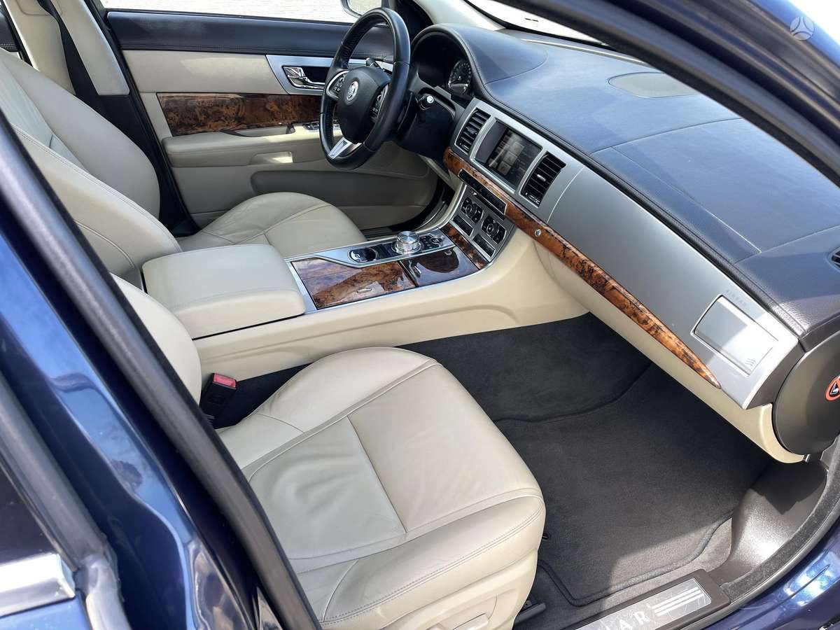 Jaguar XF, 2.2 l., Седан
