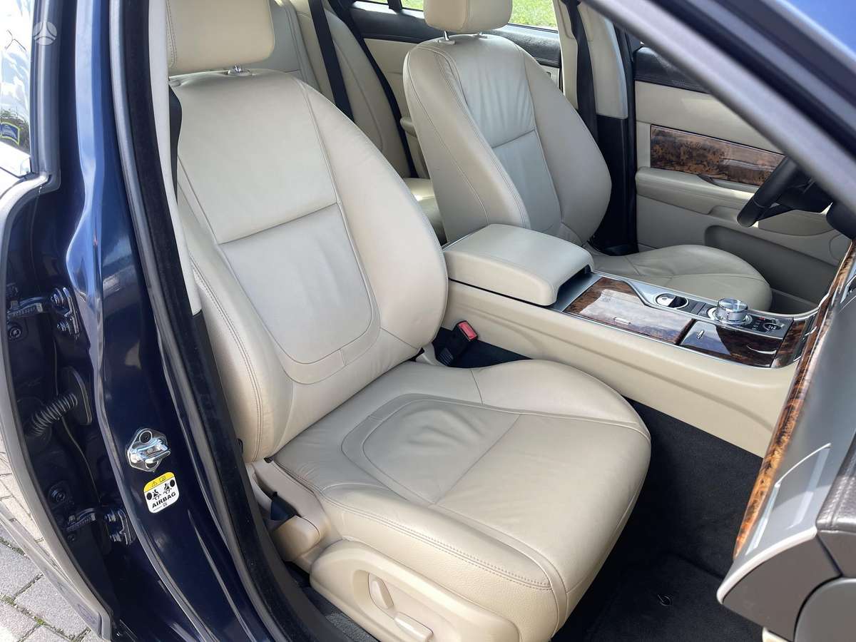 Jaguar XF, 2.2 l., Седан