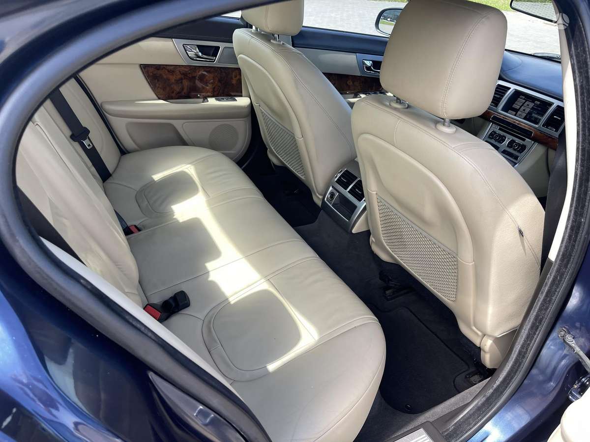 Jaguar XF, 2.2 l., Седан