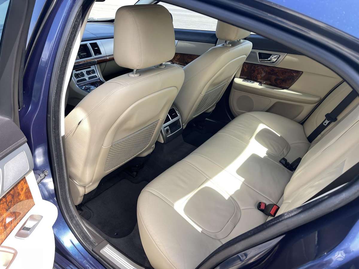 Jaguar XF, 2.2 l., Седан
