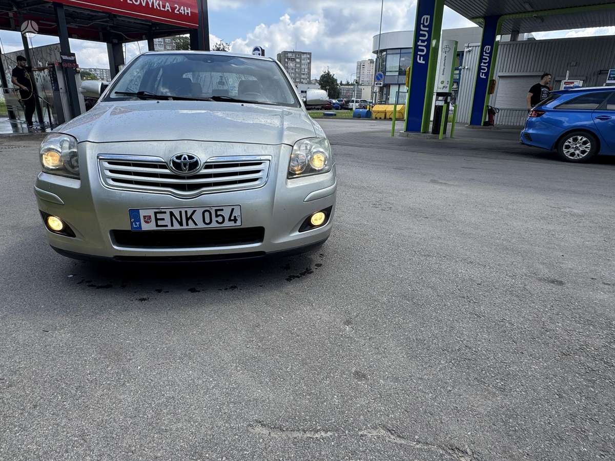 Toyota Avensis - 1