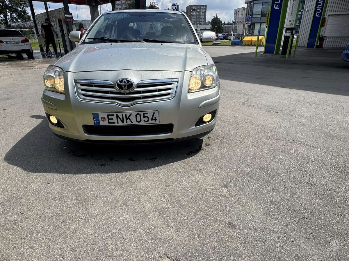 Toyota Avensis - 2