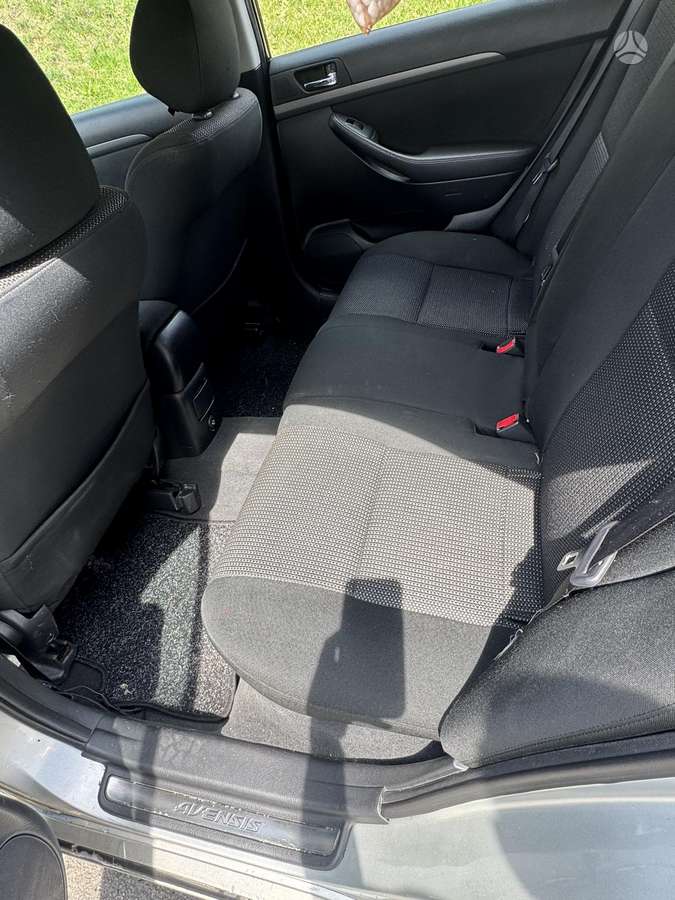 Toyota Avensis - 4