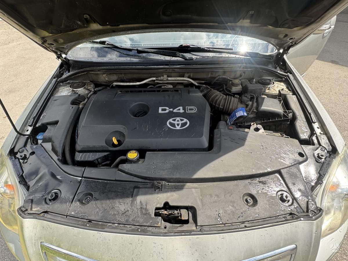 Toyota Avensis - 9