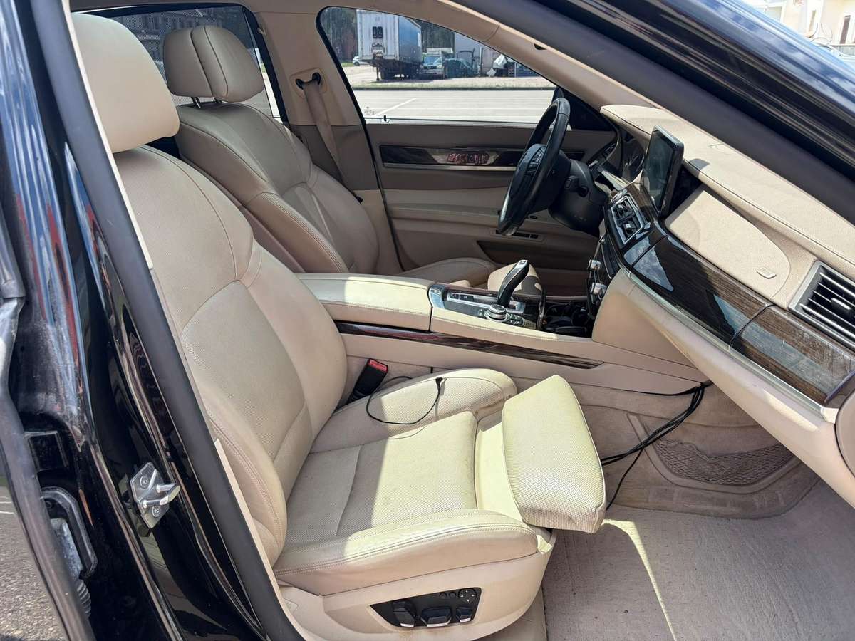 BMW 740, 3.0 l., Седан