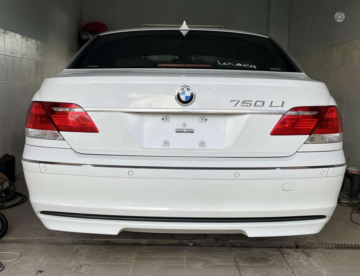 BMW 750, 4.8 l., Лимузин