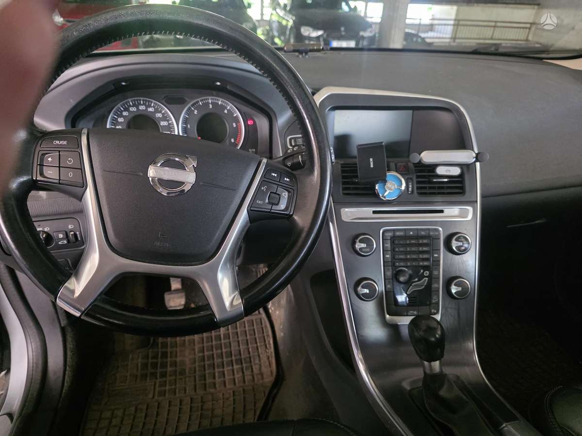 Volvo XC60, 2.4 l., off-road / crossover