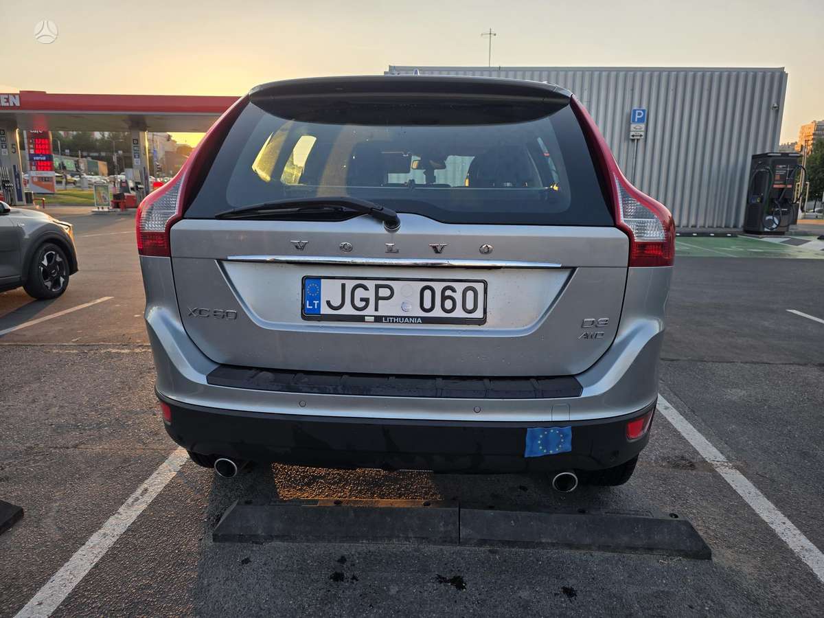 Volvo XC60, 2.4 l., off-road / crossover