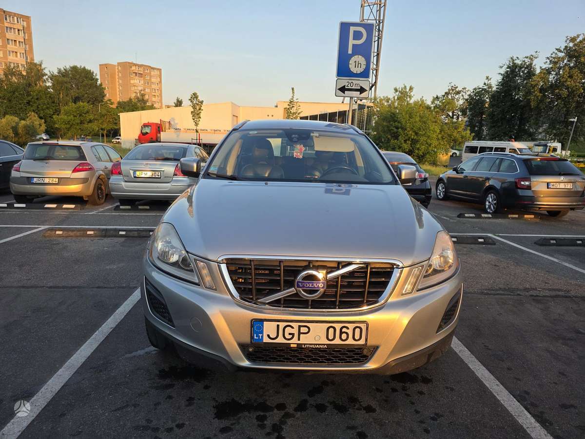 Volvo XC60, 2.4 l., off-road / crossover