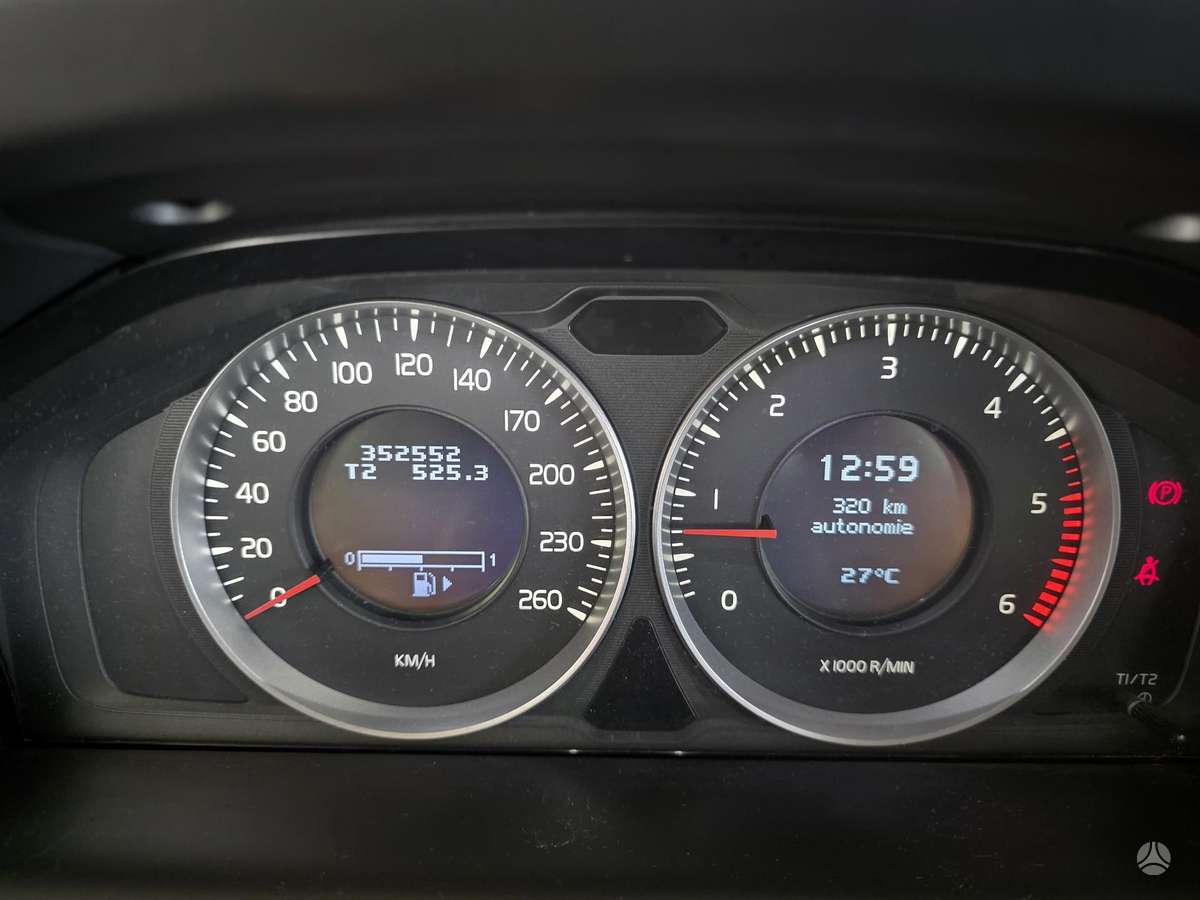 Volvo XC60, 2.4 l., off-road / crossover
