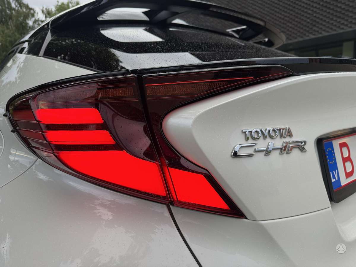 Toyota C-HR - 8