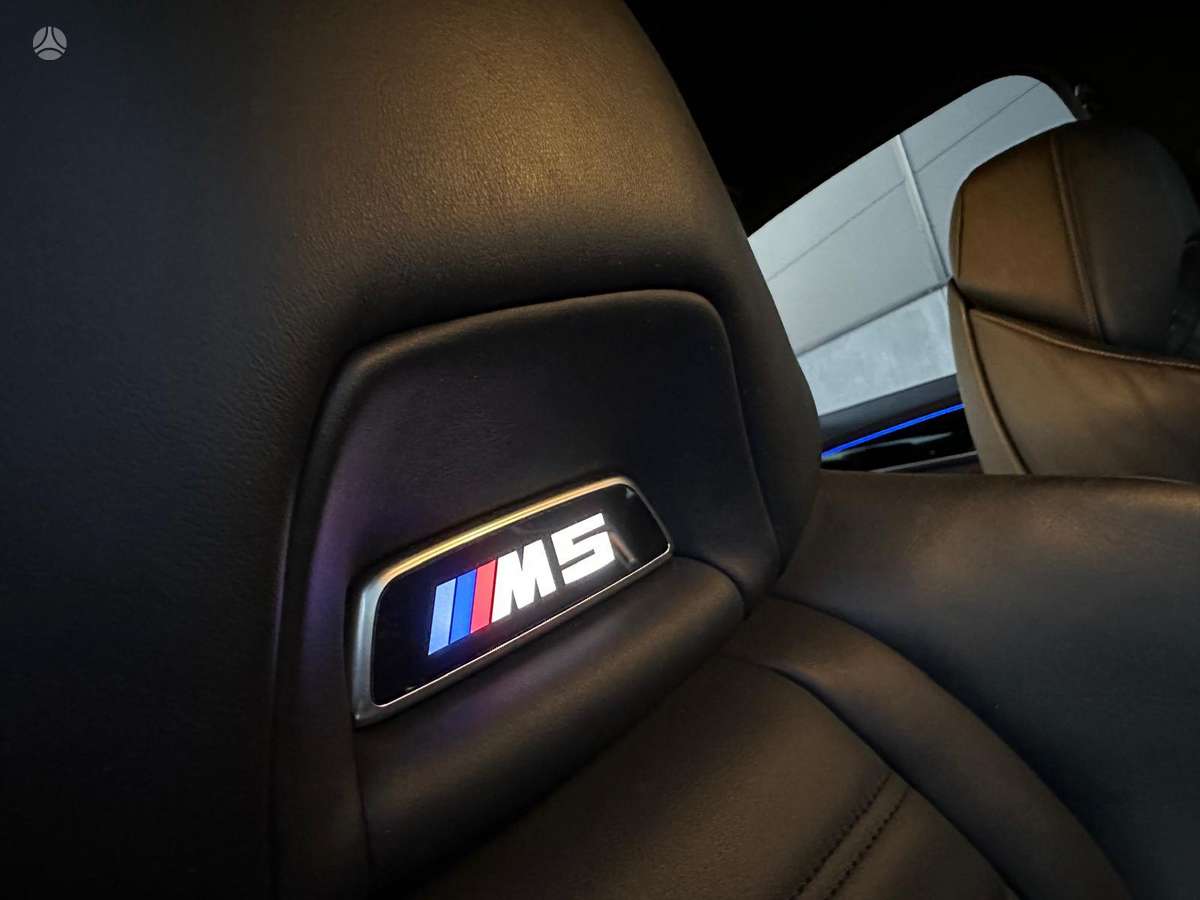 BMW M5, 4.4 l., Седан