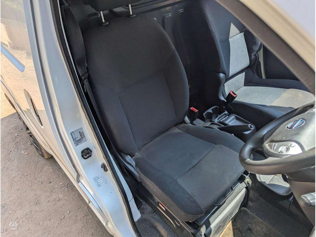 Nissan NV200 engine