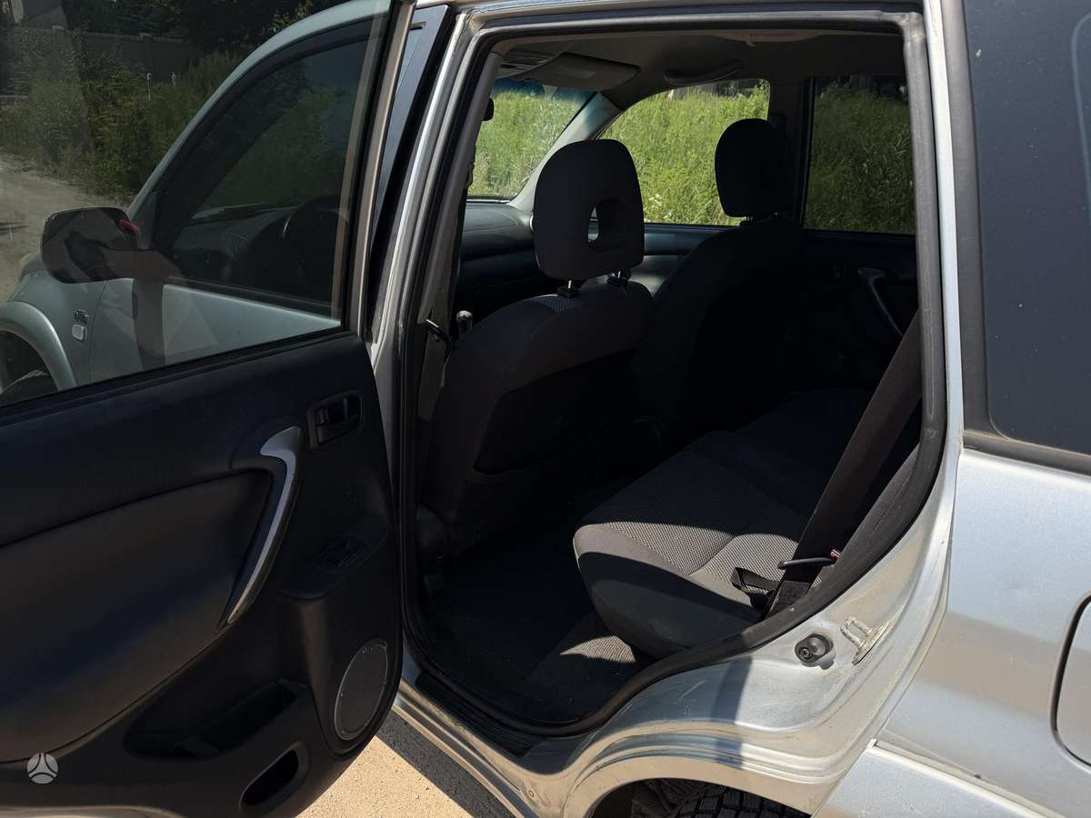 Toyota RAV4 - 8