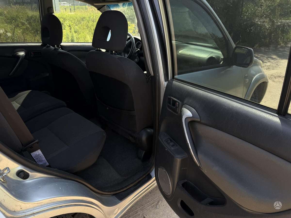Toyota RAV4 - 9