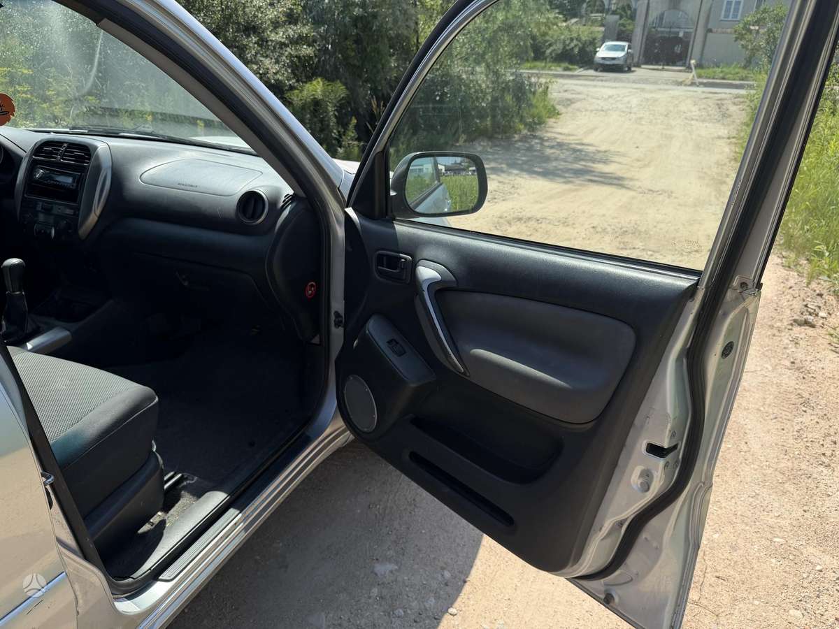 Toyota RAV4 - 10